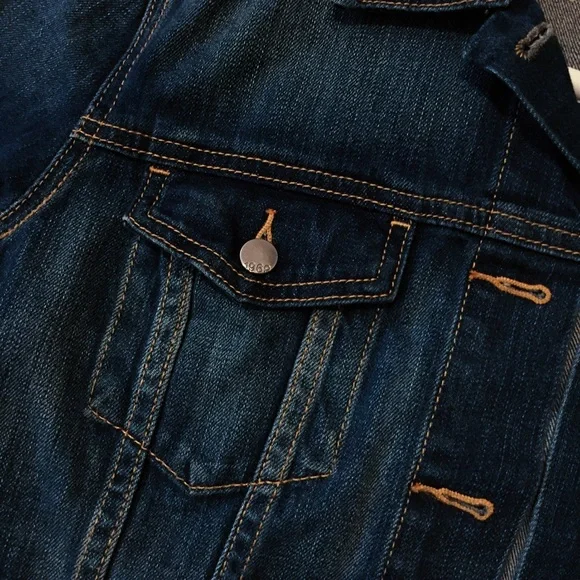 Luxurious dark wash GAP denim jeans jacket with 4 pockets - Picture 5 of 6